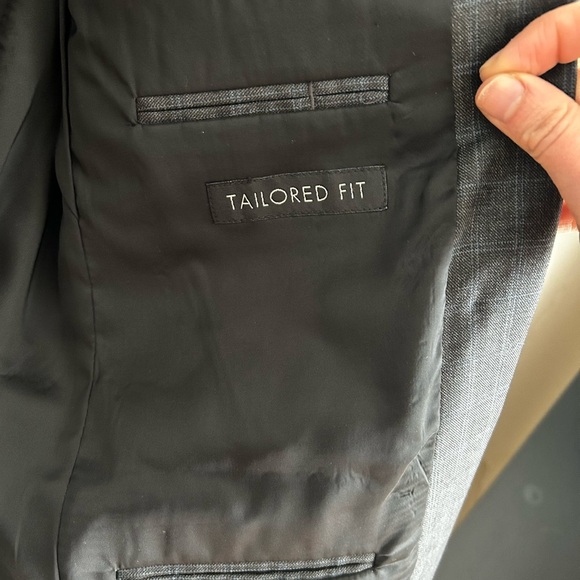 *Great Pre-Owned* Jos. A. Bank Trader’s Collection Checkered Jacket (100% Wool) - Picture 4 of 5